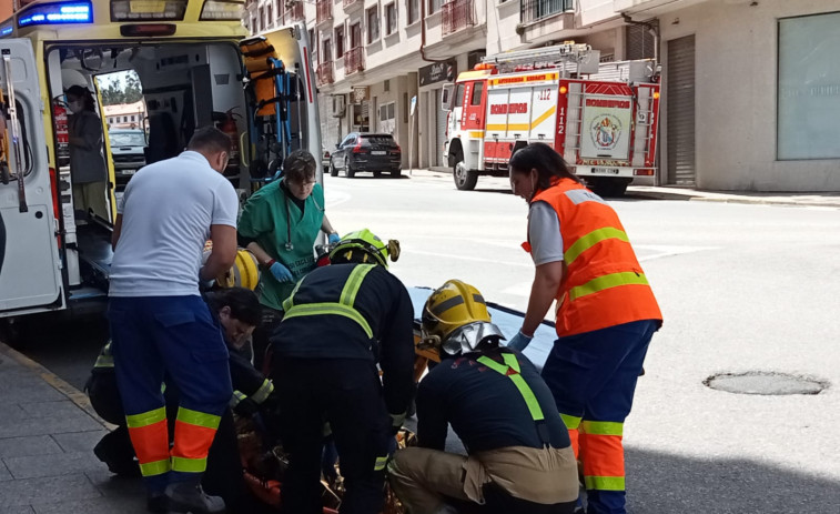 Rescatado un hombre de un sexto piso en Ribeira tras golpearse en la cabeza