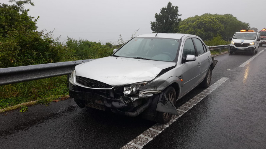 Herida una conductora en un accidente de tráfico registrado en la Autovía do Barbanza, a la altura de Boiro