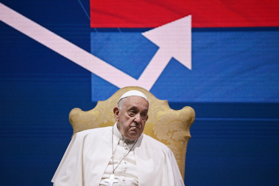 El papa sigue el tratamiento para la neumonía bilateral y permanece estable