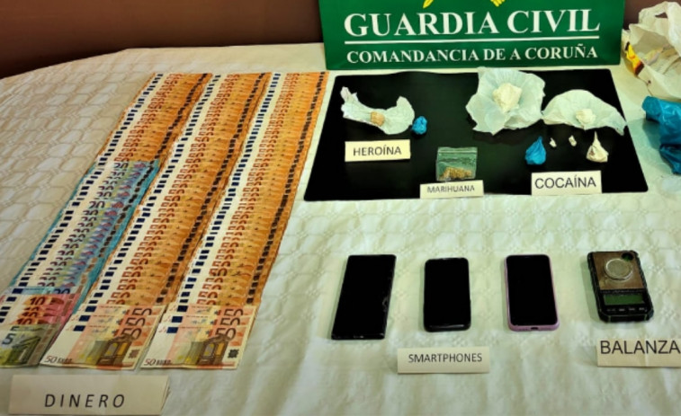Incautadas 660 dosis de cocaína y 105 de heroína, así como 6.530 euros, en la operación antidroga de A Pobra