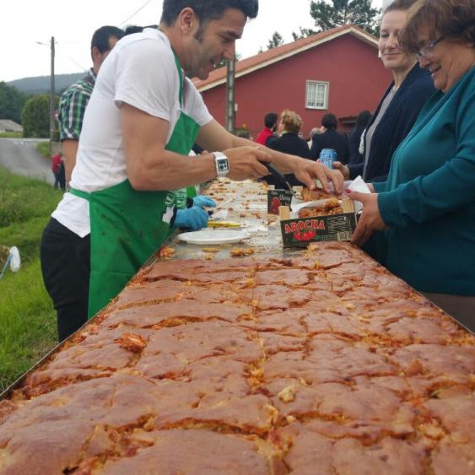 Cordeiro volverá a elaborar su tradicional y gigantesca empanada de millo