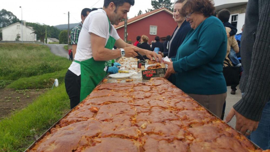 Cordeiro volverá a elaborar su tradicional y gigantesca empanada de millo
