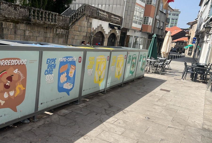 Un hostelero de Cambados denuncia problemas con los contenedores de Infantas y reúne cien firmas para su retirada