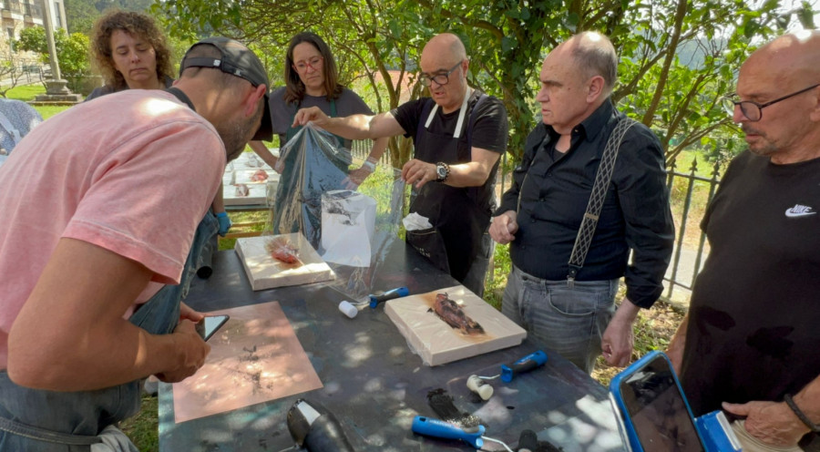 Trece alumnos asistieron a un taller de grabado "Gyotaku" en las instalaciones de la Fundación del Museo de Artes