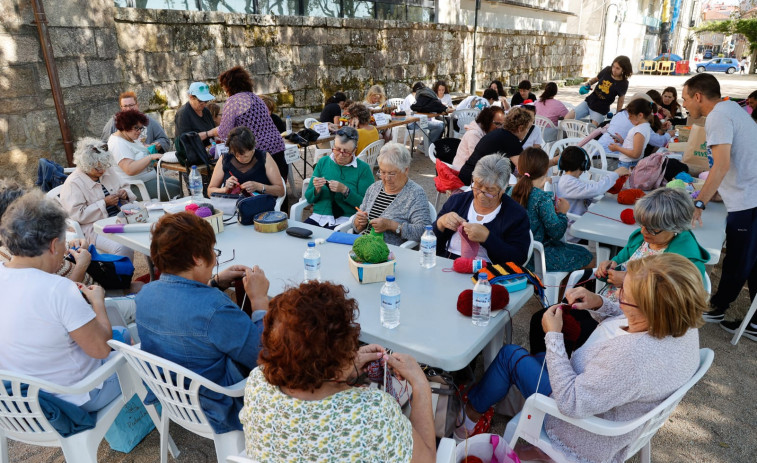 El Día Mundial de Tejer en Público se celebra en Cambados
