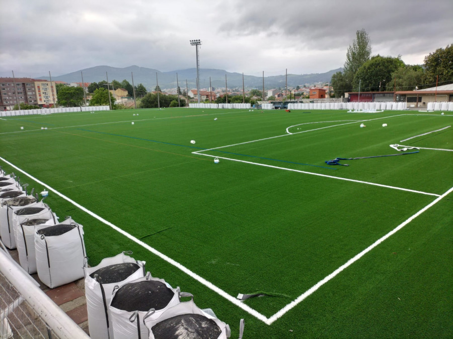 El Manuel Jiménez luce su nuevo césped tras una inversión de 269.000 euros