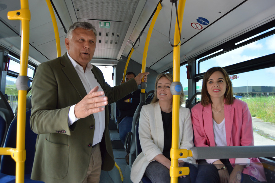 El bus urbano de Sanxenxo seduce a más de 250 viajeros en el primer fin de semana