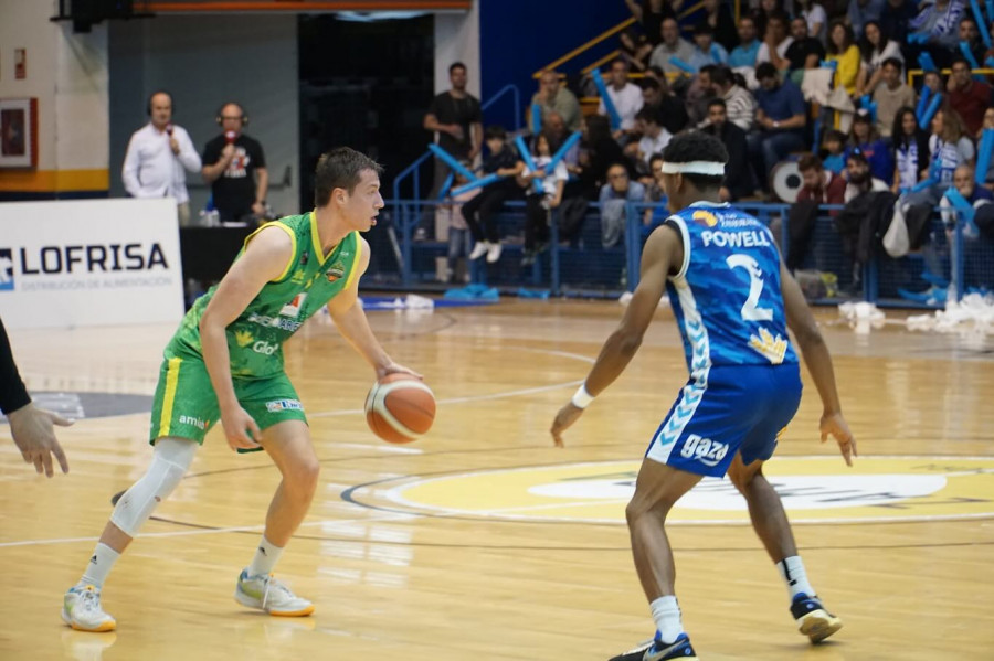 El vilagarciano Martín Fernández da el salto al segundo escalón del basket nacional al fichar por el COB