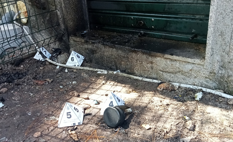 Los cócteles molotov arrojados contra el chiringuito de la playa de O Vilar pudieron causar una gran catástrofe