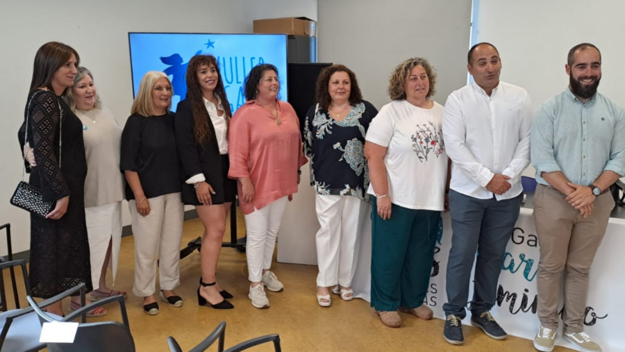 Mulleres Salgadas distingue a cuatro trabajadoras de la Cofradía de Rianxo como “unhas das nosas”
