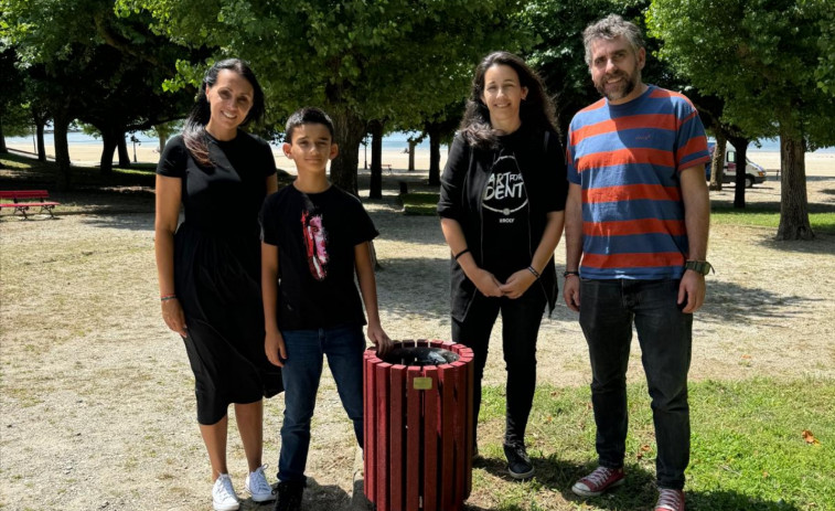 Reportaje | Las papeleras de tapones plásticos solidarios llegan a Rianxo