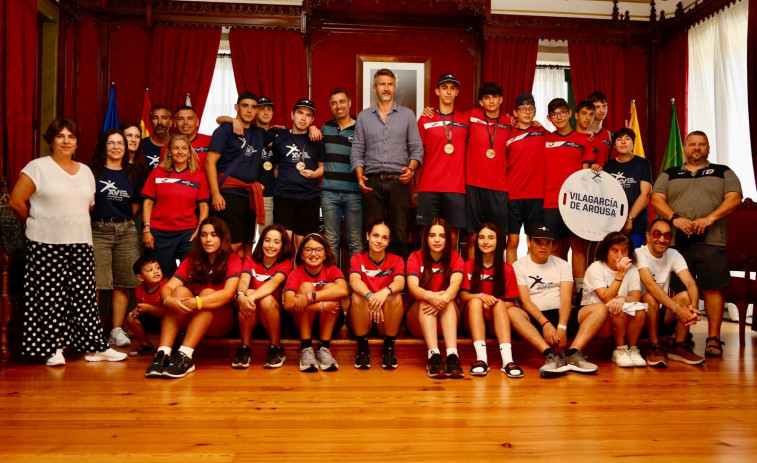 Alberto Varela recibe a los deportistas que acudieron a los Xogos do Eixo Atlántico