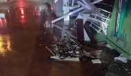 Alertan del incendio de varios contenedores en la Praza de Compostela, en Ribeira, pero sólo afectó a la basura que había por fuera