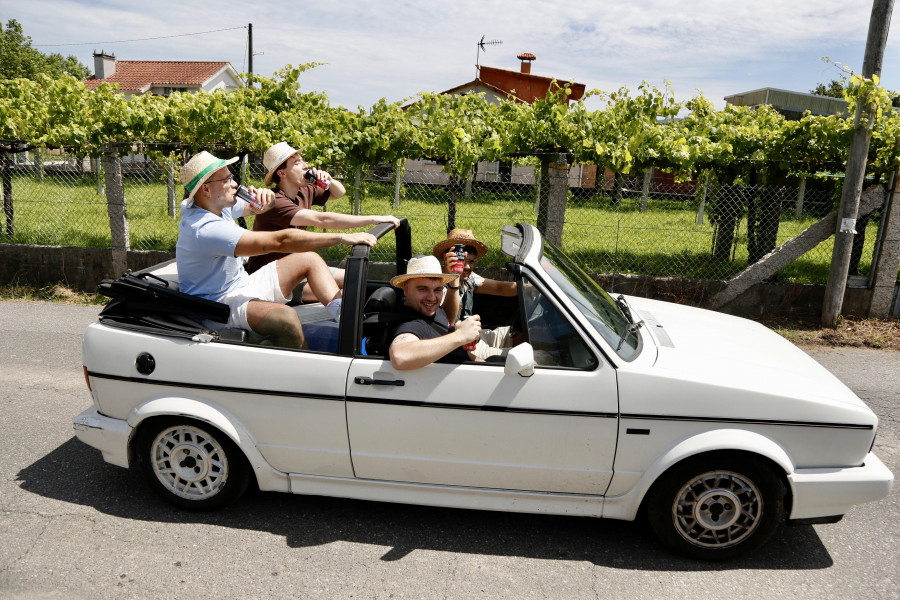Dena vestirá hoy sus coches con sus mejores galas para celebrar las fiestas de San Cristóbal