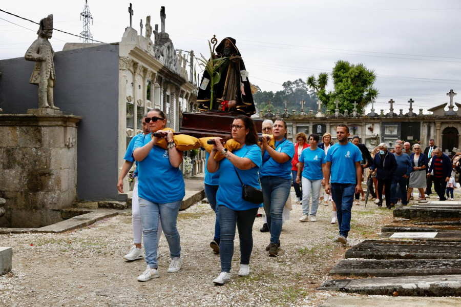 Los vecinos de Cea arropan a San Antonio en la procesión tras casi siete años de ausencia