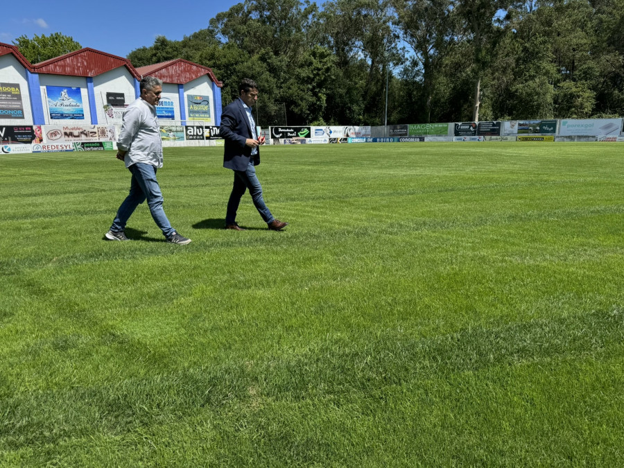 Boiro mejora el drenaje del campo de Barraña para su puesta a punto antes de la nueva temporada