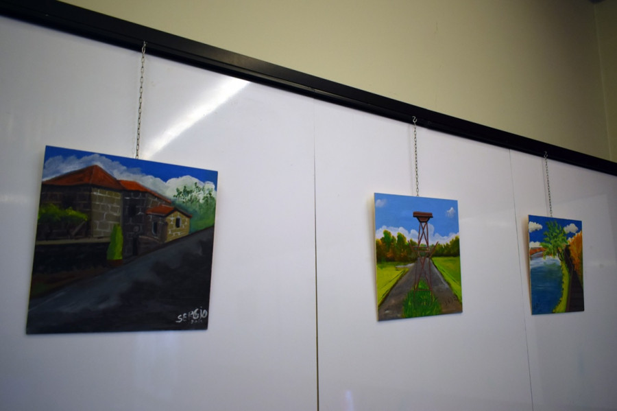 Alumnos del CODI de Valga exponen su obra artística en el auditorio municipal