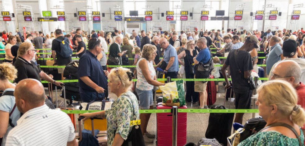 Ryanair retrasa a noviembre la supresión de las tarjetas de embarque en papel