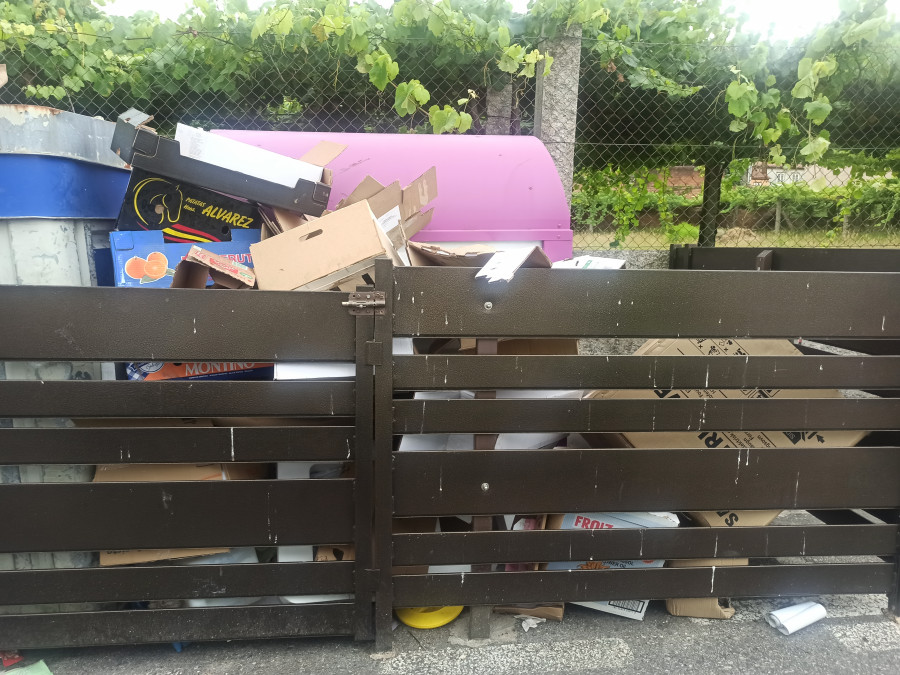 Somos denuncia el aumento de basura sin recoger al seguir cerrado el punto limpio de Ribadumia