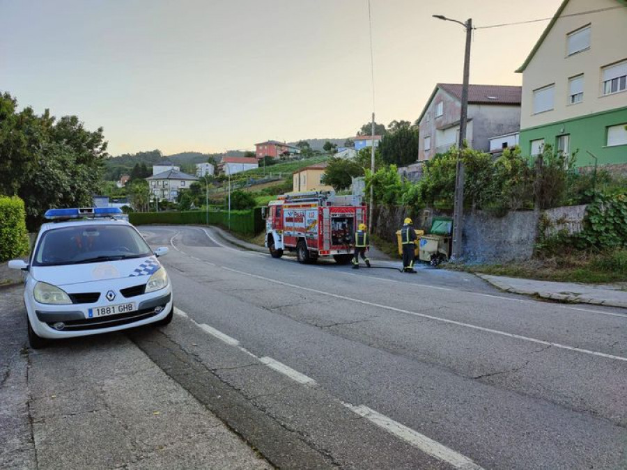 Arde un contenedor en Rianxo