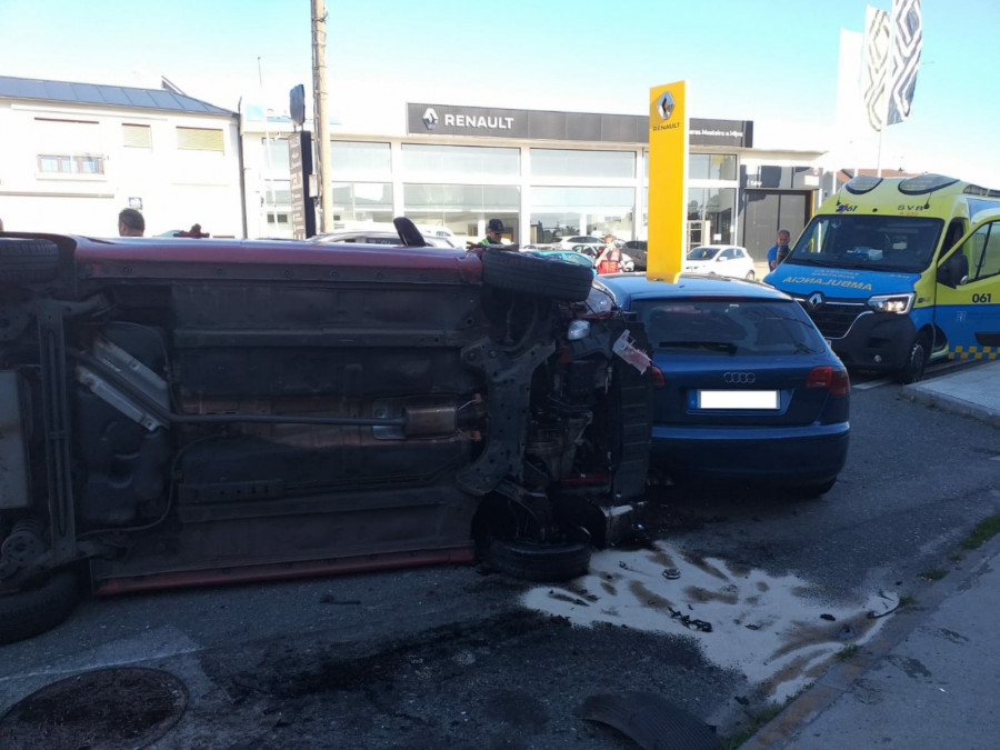 Una vecina de Vilagarcía resulta herida en un accidente con vuelco en Corvillón