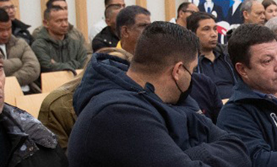 Braulio Vázquez  a la izquierda, con mascarilla  durante una vista del juicio del Karar  foto EFE  Salvador Sas