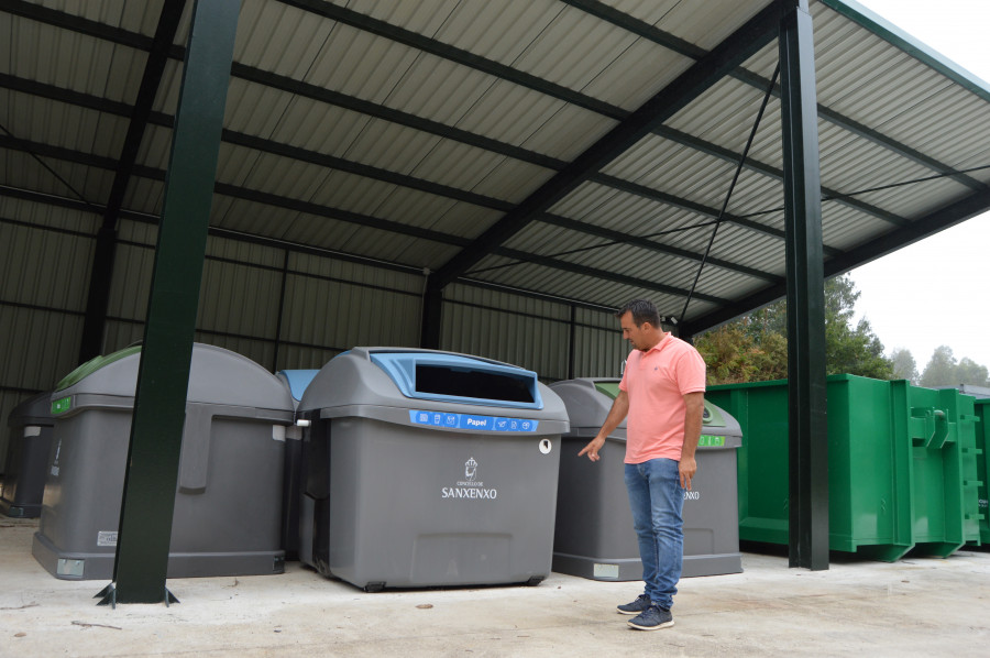 El Concello de Sanxenxo estrena contenedores adaptados a personas con déficit te visión