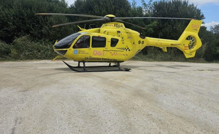 Una mujer es reanimada en la playa de O Areal y trasladada en helicóptero al Hospital Clínico de Santiago