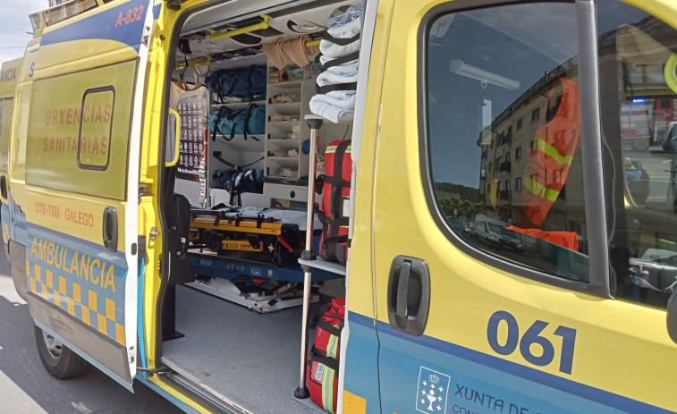 Herido un varón con un buen corte detrás de la oreja en una pelea junto a un local de la movida nocturna en Ribeira