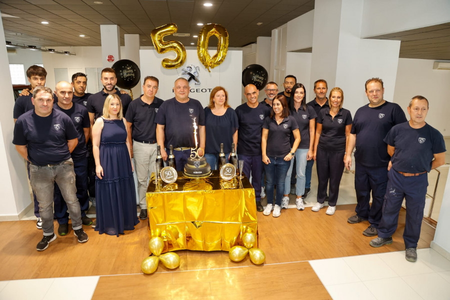 Aibasa-Peugeot Vilagarcía, 50 años acercando los automóviles al público de a pie