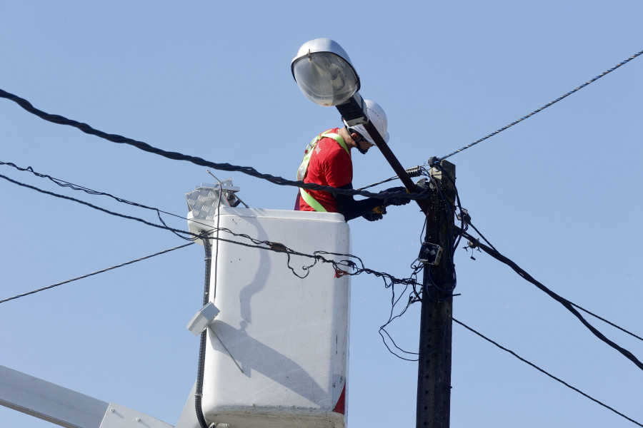 A Illa inicia el cambio del alumbrado en una decena de calles, que pasarán a luces led