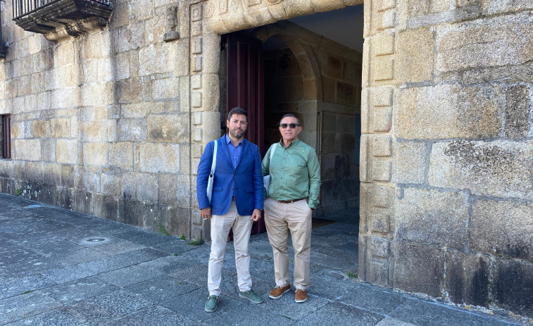 El alcalde denuncia que la Xunta lo dejó de puertas afuera en un acto sobre turismo en Fefiñáns
