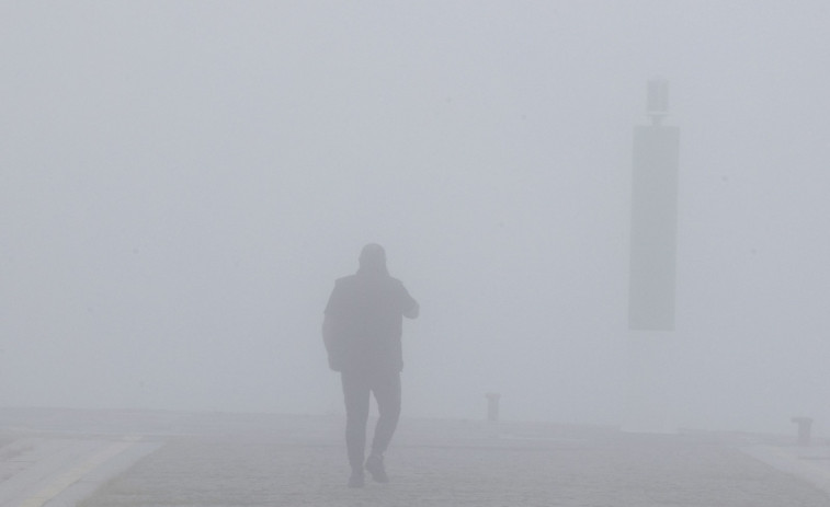 Fantasmagórica imagen en Carril: La niebla ofrece su manto como guarida