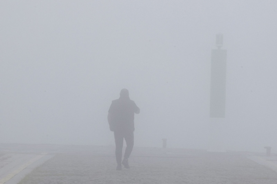 Fantasmagórica imagen en Carril: La niebla ofrece su manto como guarida