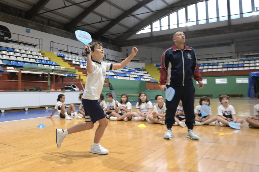 Meis añade uno de los deportes de moda, el “pickleball”, a su oferta del pabellón