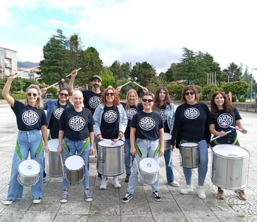 Boa Vibra organiza una jornada de puertas abiertas de batucada en la Praza do Emigrante de A Pobra