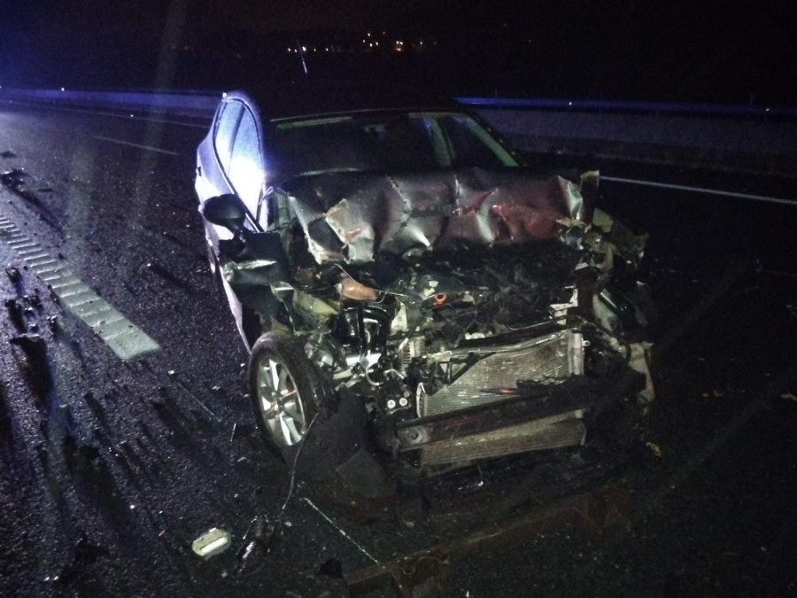 Una herida en un choque contra un camión de la basura en la Autovía do Salnés