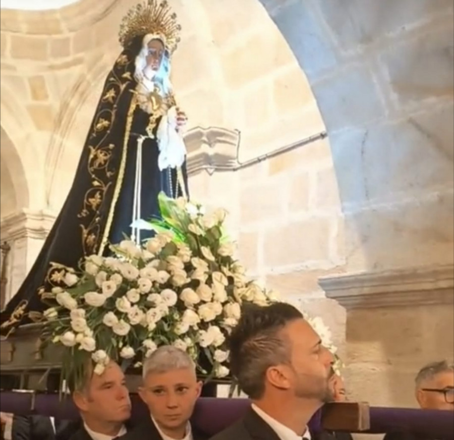 Suspenden la procesión de Los Dolores en Rianxo y trasladan al auditorio un concierto de la banda a causa de la lluvia