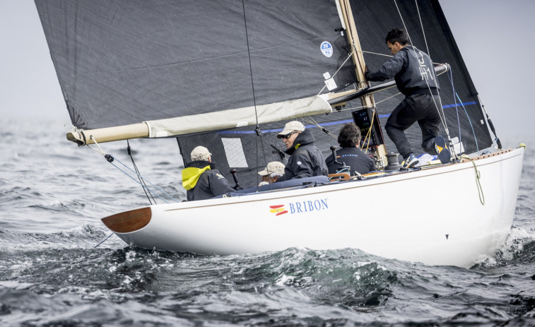 El 'Bribon' del rey Juan Carlos campeón de Europa de 6 Metros en el Trofeo Xacobeo en Sanxenxo