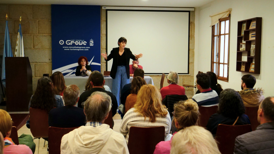 Ana Pontón pide en O Grove ayudas directas para las mariscadoras y un plan de regeneración para las rías