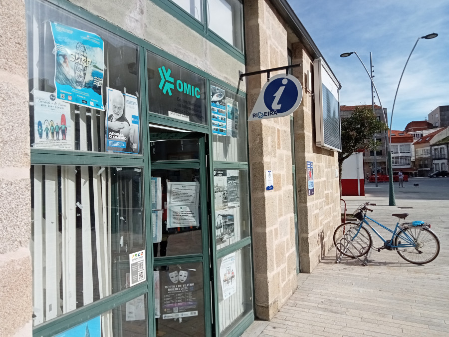 El cierre de dos de las tres oficinas de turismo de Ribeira lastra el balance de sus visitas en 2024