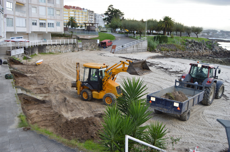 El Concello invierte 167.000 euros en los accesos a las playas de Canelas, Areas y Panadeira