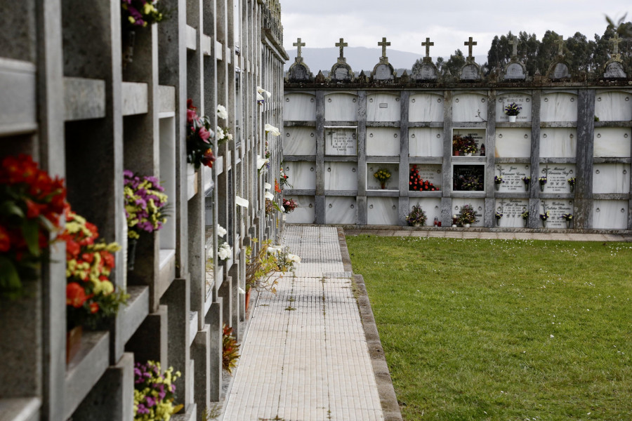 Solo doce lápidas, de una muestra de 249, usan el galego en el cementerio de San Vicente