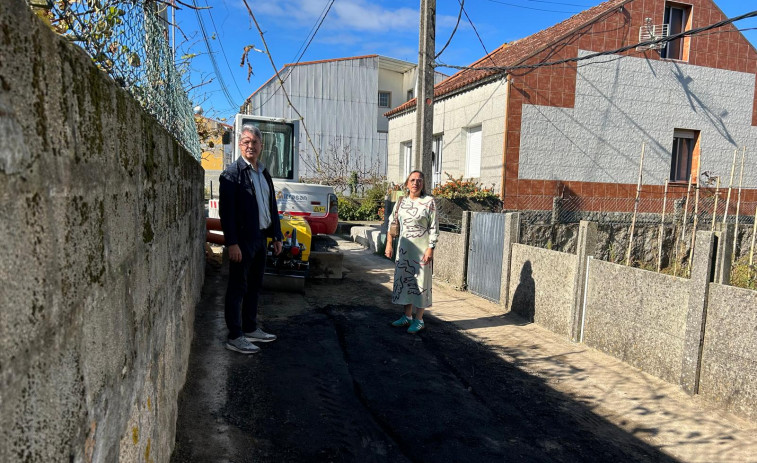 El Concello de O Grove lleva a cabo la reforma completa del firme y servicios de la rúa Lordelo por 80.000 euros