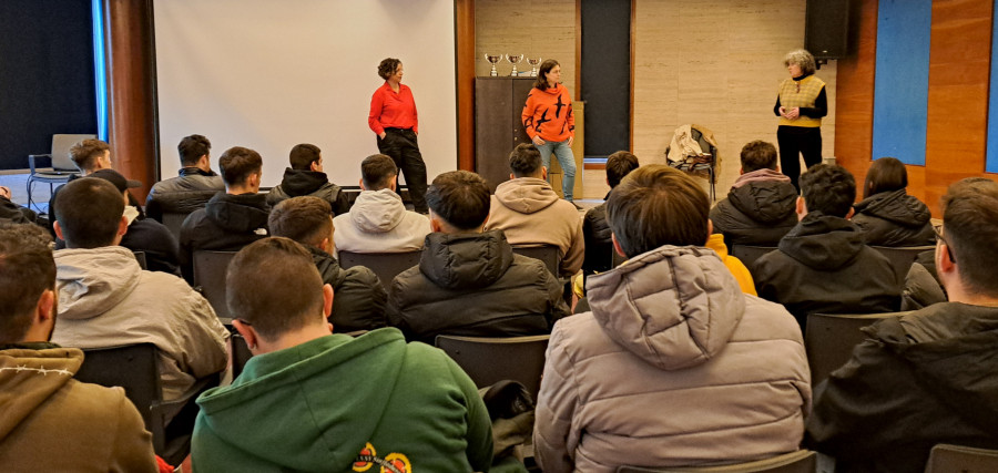 Medio centenar de alumnos del ciclo de Automoción del CIFP Coroso de Ribeira asiste al Campus de Emprendimiento en A Pobra