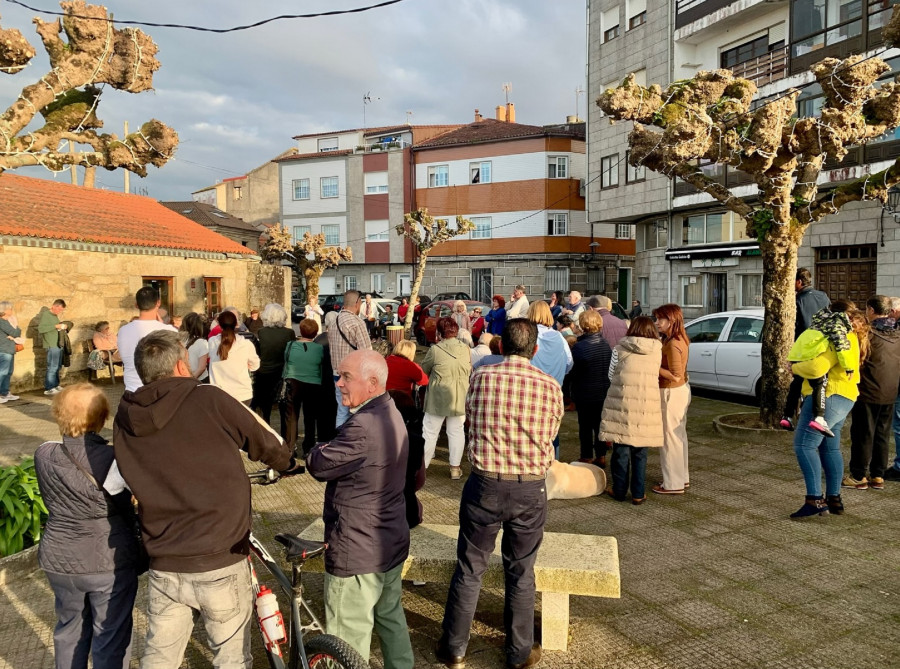 El BNG cifra en casi un centenar los asistentes a su charla sobre el cierre del asilo de Cambados