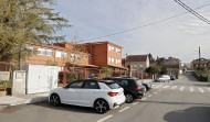 El altercado ante el colegio de Corvillón con dos policías heridos acrecienta el “temor” por una casa “conflictiva”