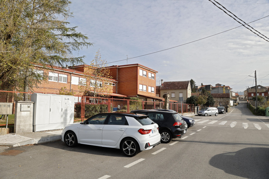 El altercado ante el colegio de Corvillón con dos policías heridos acrecienta el “temor” por una casa “conflictiva”