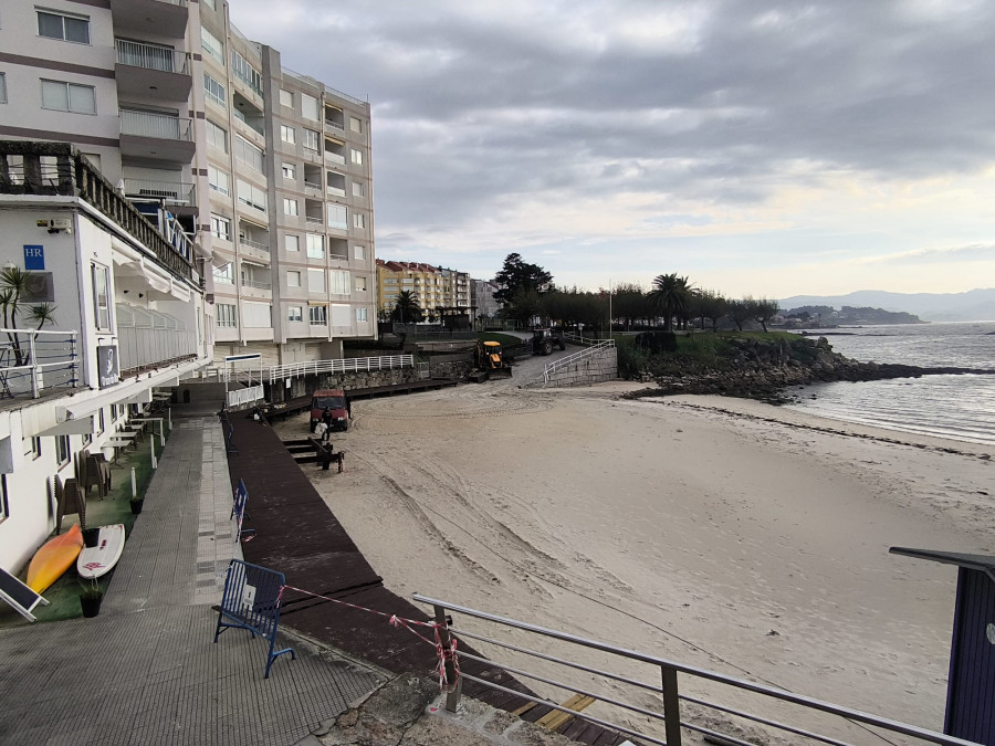 El Concello de Sanxenxo colocará luces led en la pasarela de la playa de Panadeira para mejorar el tránsito