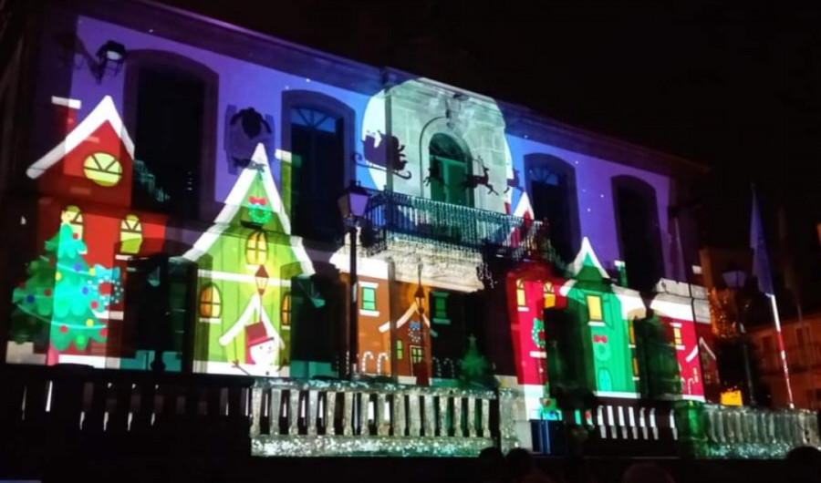 Rianxo inicia su Navidad con  la visita de Papá Noel y un vistoso espectáculo de luces y sonido para el encendido de su alumbrado